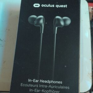 Oculus quest in ear headphones NWT